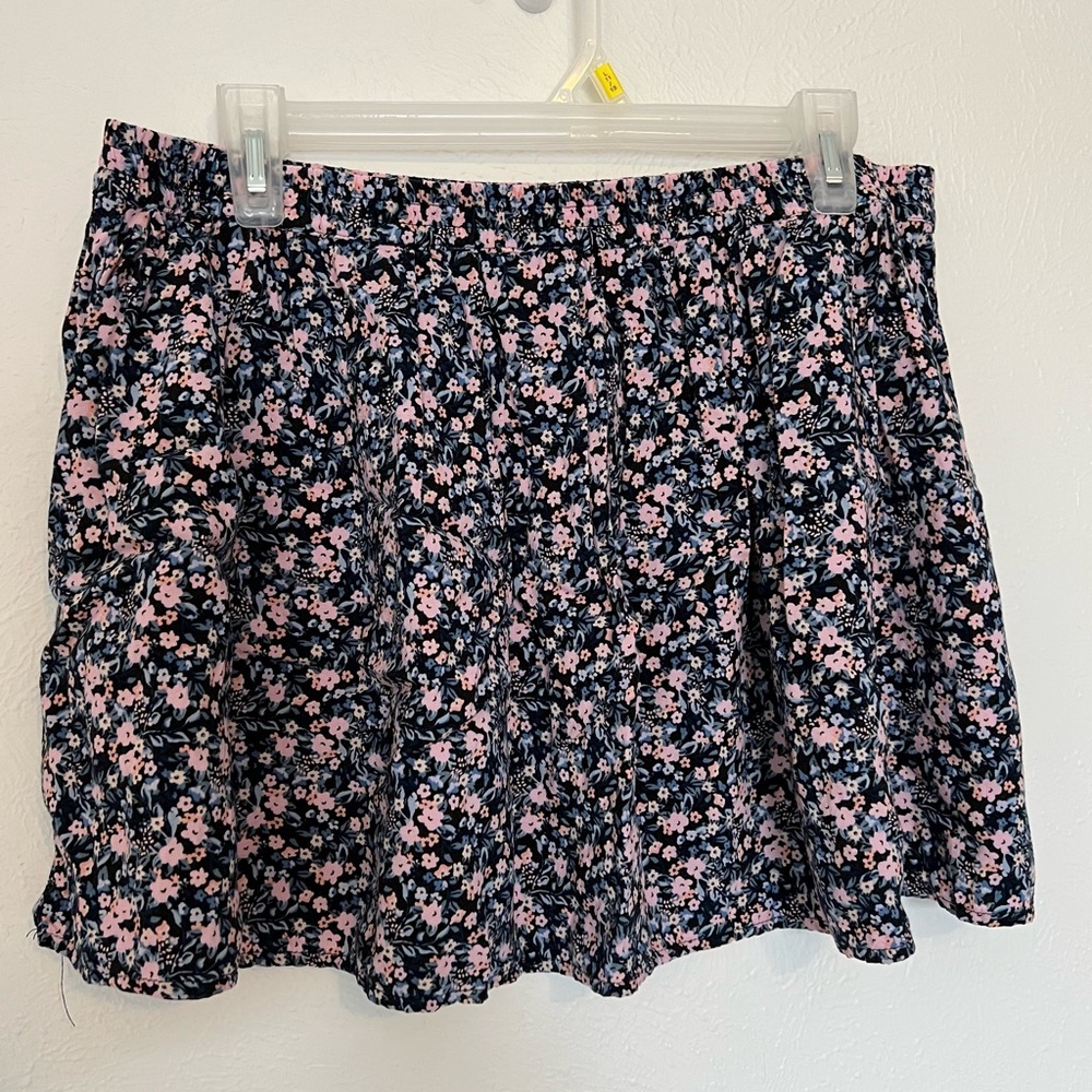🍊3/$10 H&M Floral Skirt Multicolor Divided